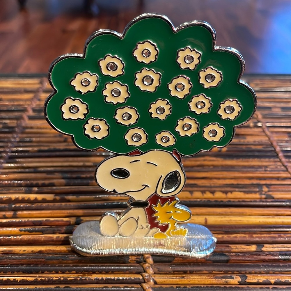 Snoopy Earring Pierced Collectible Charlie Brown Peanuts Jewelry Stand vintage